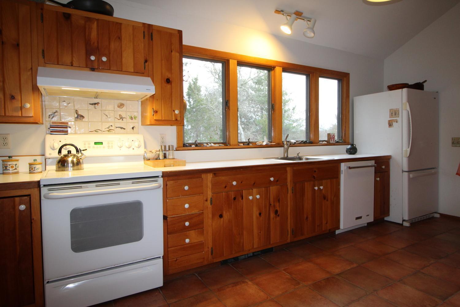 MLS #28_1063 image #11